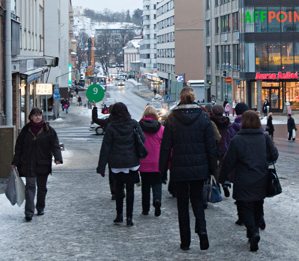 Sustainable events make a difference and are visible to the citizens. In the Solutions local, together Conference participants walked from one local solution to another.